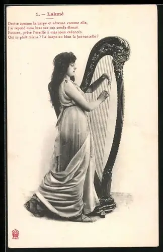 AK Stehende Frau in langem Gewand spielt Harfe, Droite comme la harpe et rêveuse comme elle...