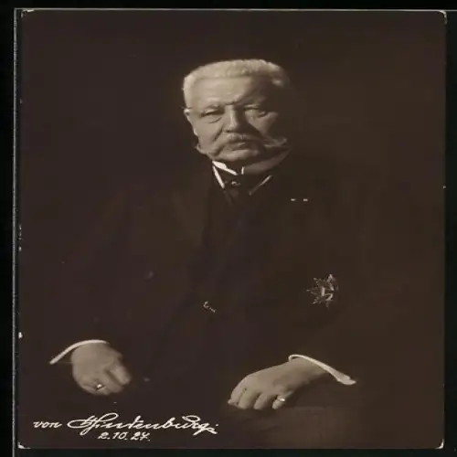AK Paul von Hindenburg mit Eisernem Kreuz im Porträt