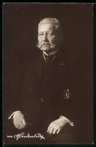 AK Paul von Hindenburg mit Eisernem Kreuz im Porträt