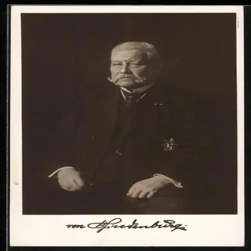 AK Paul von Hindenburg mit Eisernem Kreuz im Porträt