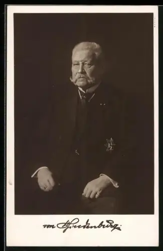 AK Paul von Hindenburg mit Eisernem Kreuz im Porträt