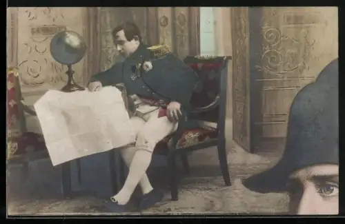 AK Napoleon sitzt mit einer Landkarte am Tisch