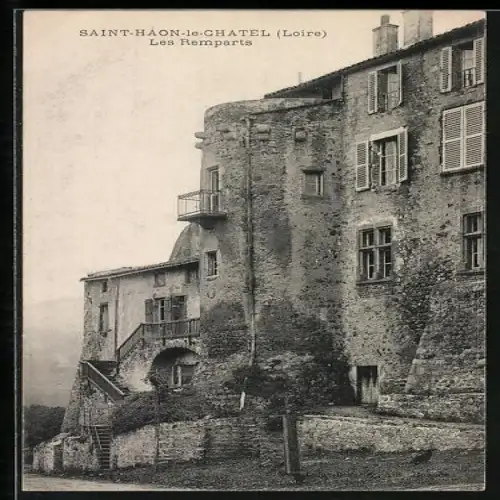 AK Saint-Haon-le-Châtel /Loire, Les Remparts