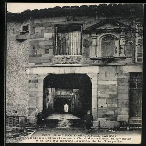 AK Ste-Croix-en-Jarez, Ancienne Chartreuse, Couloir reliant les cours, entrée de la chapelle