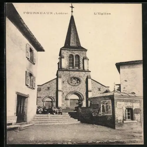 AK Fourneaux /Loire, L`Église et la place du village