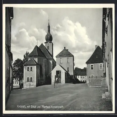 AK Konnersreuth, Kirchplatz mit Schule und Pfarrhaus