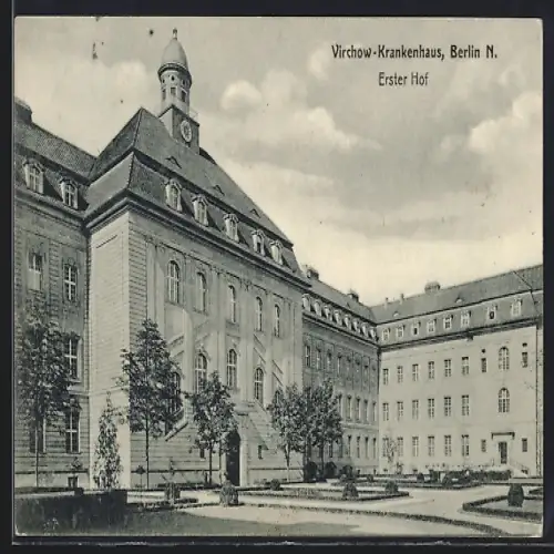 AK Berlin-Wedding, Virchow Krankenhaus, 1. Hof, Frauenabteilung