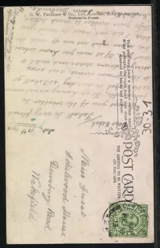 AK Frau in Soldaten-Uniform mit Messer