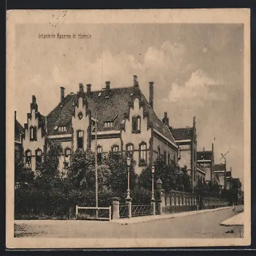 AK Hameln, Infanterie-Kaserne mit Strassenpartie