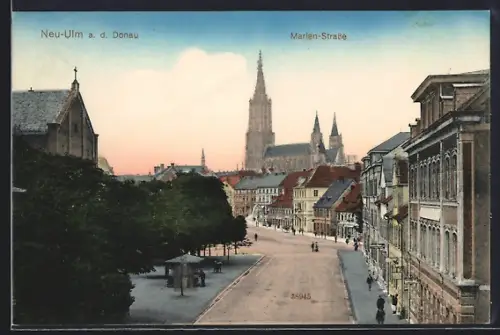 AK Neu-Ulm, Marien-Strasse mit Passanten