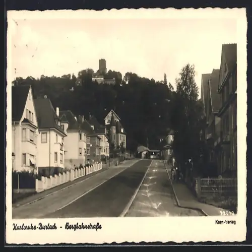 AK Karlsruhe-Durlach, Blick in die Bergbahnstrasse