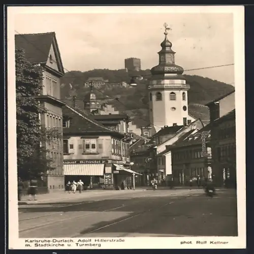 AK Karlsruhe-Durlach, strasse mit Stadtkirche und Turmberg