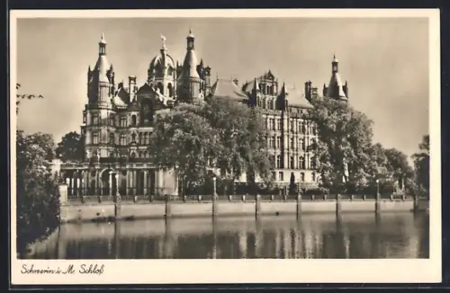 AK Schwerin i. M., Das Schloss vom Wasser aus
