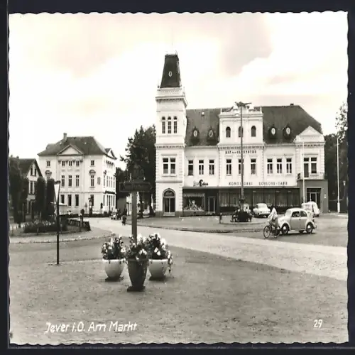 AK Jever i. O., Am Markt mit Schloss Cafe