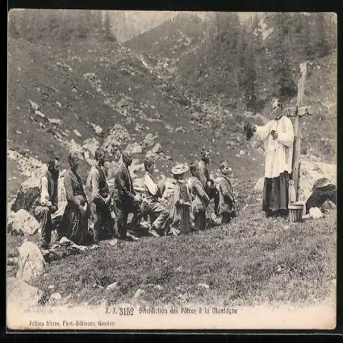 AK Bénédiction des Pâtres à la Montagne, Schweizer Männer und Frauen knien vor Geistlichem im Gebirge nieder