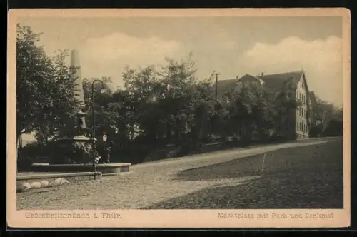 AK Grossbreitenbach i. Thür., Marktplatz mit Park und Denkmal