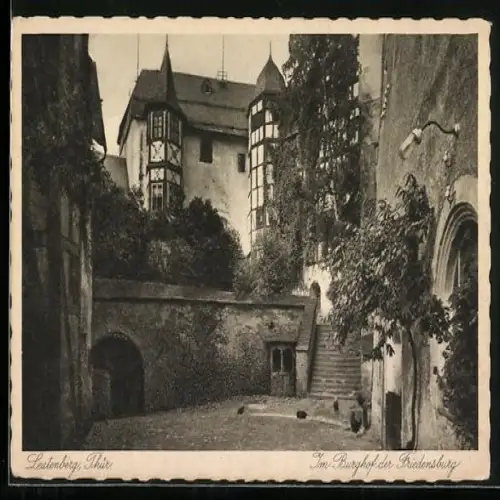 AK Leutenberg /Thür., Im Burghof der Friedensburg