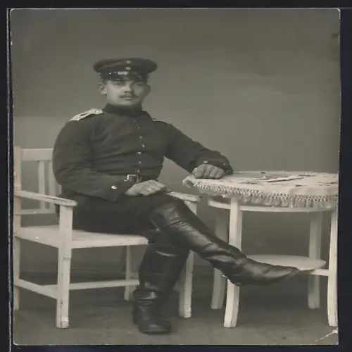 AK Soldat vom Rgt. Nr. 17 in Uniform mit Schirmmütze