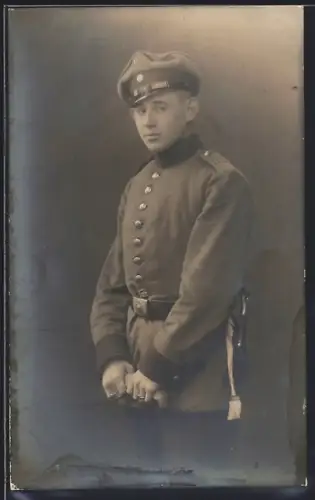 AK Soldat vom Rgt. Nr. 178 in Feldgrau Uniform mir Bajonett und Schirmmütze
