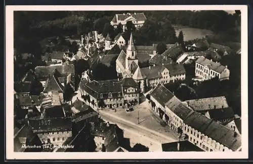 AK Mutzschen /Sa., Marktplatz mit Kirche und Strassenpartie