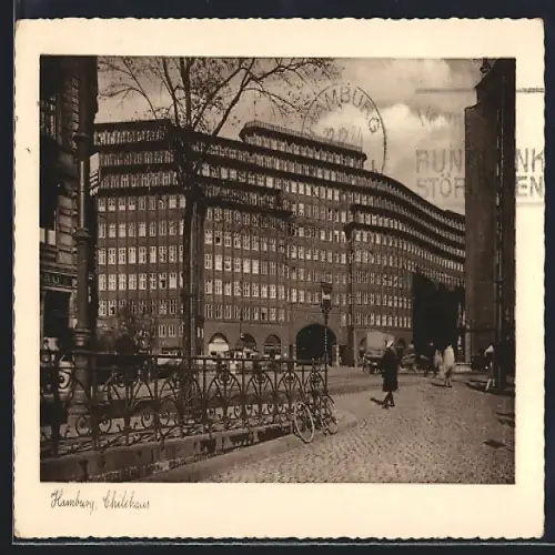 AK Hamburg-Kontorhausviertel, Chilehaus mit Strassenpartie