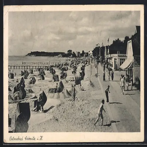 AK Grömitz i. H., Ostseebad, Strandpartie mit Promenade