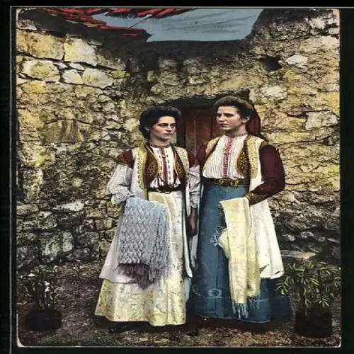 AK Trachtenserie: Montenegro, Montenegrinerinnen in ortstypischer Tracht