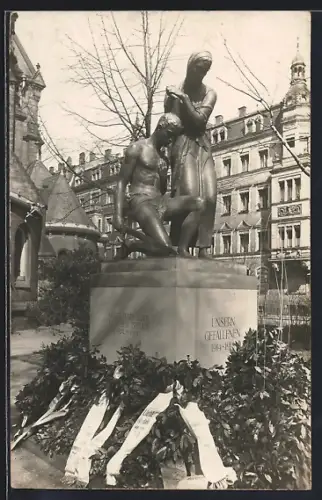 Foto-AK Dresden-Neustadt, Kriegerdenkmal Martin-Luther-Platz