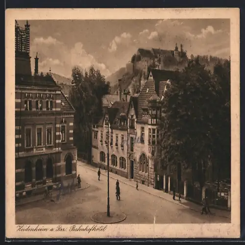 AK Heidenheim a. Brz., Strassenpartie am Bahnhofhotel