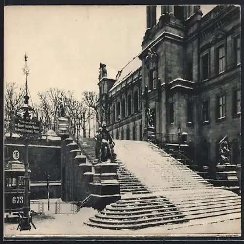 AK Dresden, Die Brühlsche Terrasse im Schnee mit Ständehaus und Strassenbahn
