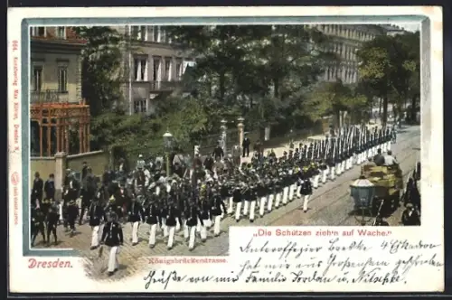 AK Dresden-Neustadt, Die Schützen ziehen auf Wache, Königbrückenstrasse