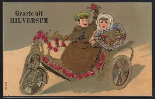 AK Paar mit Blumen und Glücksklee im dreirädrigen Auto - Glückwunschkarte