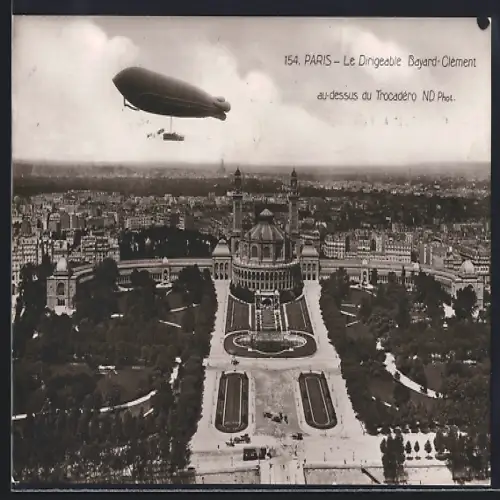 AK Paris, Zeppelin Dirigeable Bayard-Clément au dessus du Trocadéro