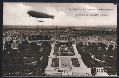 AK Paris, Zeppelin Dirigeable Bayard-Clément au dessus du Trocadéro