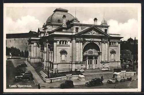 AK Essen, Opernhaus aus der Vogelschau, mit Strasse
