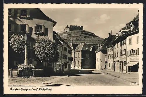 AK Staufen / Breisgau, Ortspartie m. Brunnen und Blick nach Schlossberg