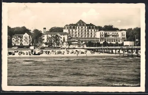 AK Heringsdorf / Ostseebad, Strand mit Kurhaus und Seebrücke