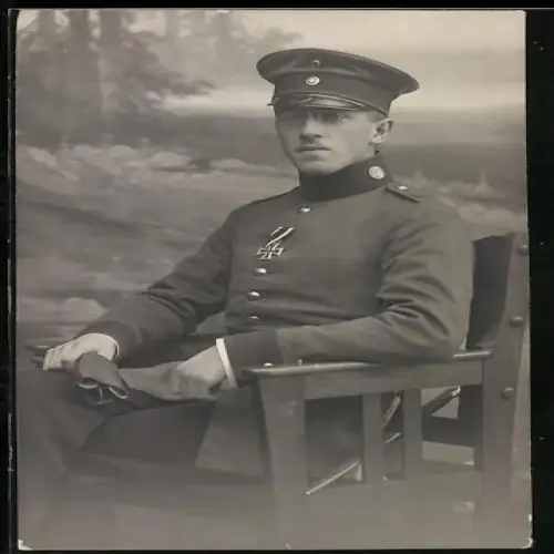 AK Gefreiter in Uniform mit Bajonett und EK II 1914 am Verleihungstage