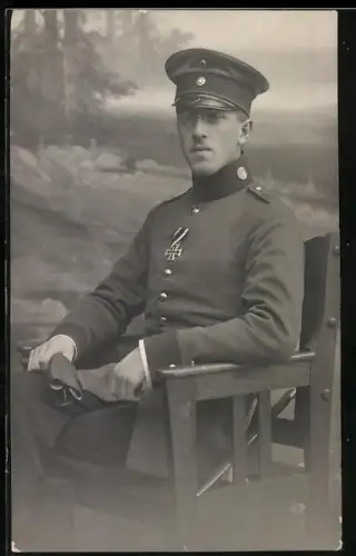 AK Gefreiter in Uniform mit Bajonett und EK II 1914 am Verleihungstage
