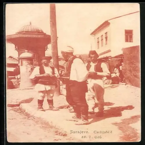 AK Sarajevo, Drei Männer am Strassenrand