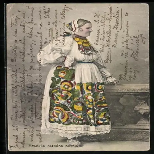 AK Dame in traditioneller Kleidung