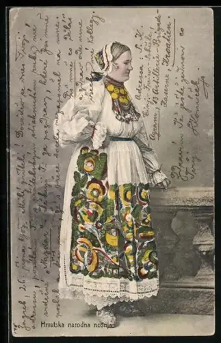 AK Dame in traditioneller Kleidung