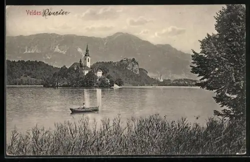 AK Veldes, Ortspanorama mit Insel und Ruderboot