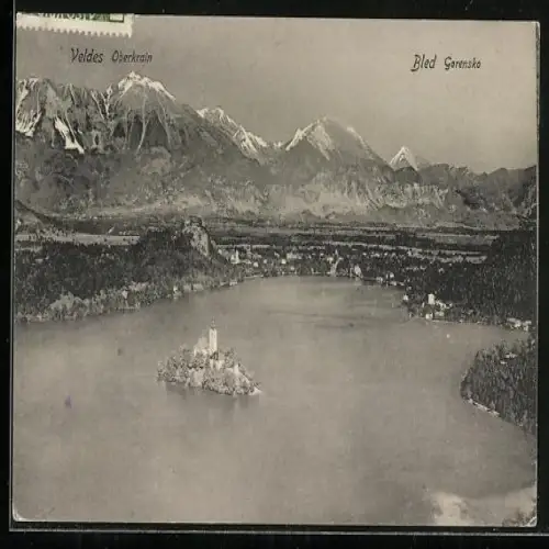 AK Veldes /Oberkrain, Gesamtansicht mit Insel u. Bergpanorama aus der Vogelschau