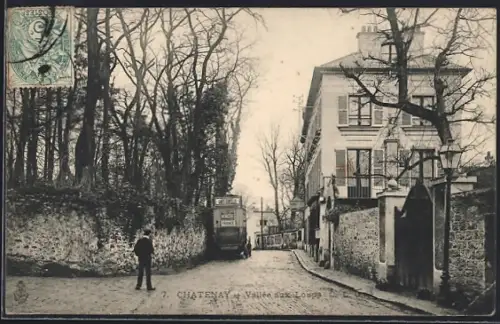 AK Châtenay /Vallée-aux-Loups, Rue avec tramway et maisons bordées d`arbres