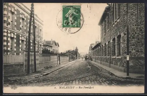 AK Malakoff, Rue Paul-Bert avec bâtiments en pierre et pavés