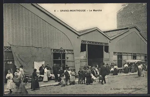 AK Grand-Montrouge, Le Marché animé avec des personnes se promenant et faisant des achats