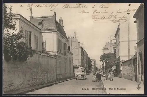 AK Montrouge, Rue de Bagneux avec passants et charrette