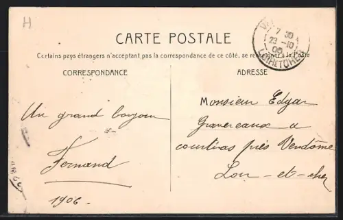 AK Courbevoie, La Rue de Bezons avec passants et calèche