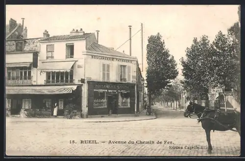 AK Rueil, Avenue du Chemin de Fer avec boulangerie et calèche
